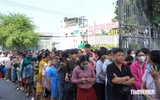 Lạ đời nhiều người lấn nhau đi phiên chợ không dùng tiền...