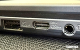 Ký hiệu hình tròn bên cạnh cổng USB ám chỉ điều gì?