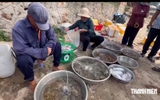 Xử phạt nghiêm tình trạng buôn bán tại chợ hải sản tự phát dưới bãi biển
