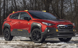 Vì sao xe SUV thường có nhiều chi tiết ốp nhựa đen quanh thân xe?