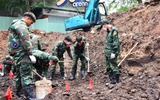 Giữa mưa giông, tiếp tục quy tập hài cốt liệt sĩ tại công viên Lê Thị Riêng