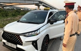Xe biển trắng chở khách, tài xế không làm việc này sẽ bị phạt 'cháy túi'