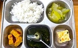 Suất ăn bán trú cho học sinh bị chê chưa tương xứng, nhà trường nói gì?