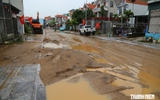 Mưa lớn kéo dài, bùn đất tràn xuống khu dân cư ở Quảng Ninh
