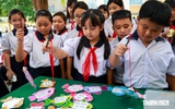 Điều chỉnh chương trình, sách giáo khoa theo hướng nào?