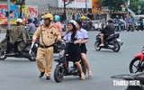Học sinh ở TP.HCM đi xe máy: Quay xe, chạy vào hẻm né chốt CSGT