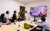 Cha bị bắt sau livestream gây rối ở bệnh viện vì tin lời con gái Cha bị bắt sau livestream gây rối ở bệnh viện vì tin lời con gái
