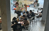 Khi đám đông lên tiếng: Tôi đang nghĩ hay đang bị dẫn dắt?