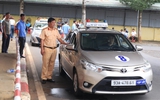 Thi bằng lái xe rớt 18 lần: Vì sao càng thi càng run?