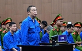 2 vợ chồng cựu viện trưởng cùng nhận hối lộ, vợ nhắn 'còn thiếu 4 tờ nhé'