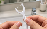 3 dấu hiệu cho thấy đang dùng chỉ nha khoa sai cách