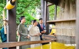 Phu nhân Tổng Bí thư, Chủ tịch nước Tô Lâm và phu nhân Tổng thống Myanmar thăm làng lụa Vạn Phúc