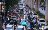 Hà Nội mưa lớn, đường phố tắc cứng