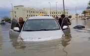 Cận cảnh Dubai hứng mưa lớn lịch sử, chỉ một ngày gần bằng hai năm
