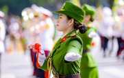 Trang điểm dự A80: bí quyết giữ nền bền đẹp, không lo 'chảy mặt'