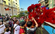 No mắt, sướng tai với nghệ thuật múa lân ngày tết của người Hoa khu Chợ Lớn
