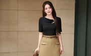 Nâng tầm thời trang công sở cùng váy dài, quần ống rộng và giày cao gót