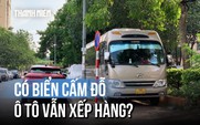 Lòng đường biến thành bãi đỗ xe dịch vụ: Cư dân bất an vì mất an toàn giao thông
