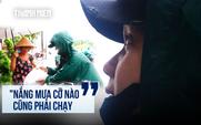 Mưa lớn ập xuống, câu nói của nam shipper nuôi con 8 tháng khiến nhiều người nghẹn lòng