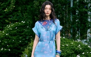Sở hữu vẻ ngoài thanh thoát, nữ tính với đầm suông từ lụa và linen