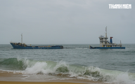 Quảng Ngãi: Chưa thể tiếp cận tàu Hoàng Gia 46 để hút dầu vào bờ