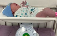 Quảng Ninh: Bé gái chào đời nặng 5,3 kg