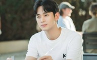 Kim Soo Hyun mặc áo trăm triệu đồng trong phim 'Nữ hoàng nước mắt'