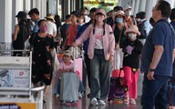 Nghỉ lễ 30.4 – 1.5 5 ngày: Sân bay Tân Sơn Nhất đông đúc người dân về quê