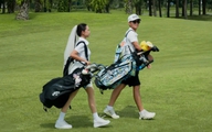 Cô dâu, chú rể đánh golf ngay trong đám cưới, 900 khách phải trầm trồ
