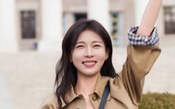 'Hoàng hậu Ki' Ha Ji Won trẻ trung ngỡ ngàng ở tuổi U.50
