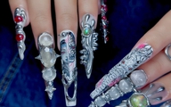 Phương Hằng trở thành thợ nail, hoàn thiện bộ móng tay mất 7 tiếng đồng hồ