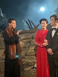 Hai diễn viên chính của ‘Đào, phở và piano’ bất ngờ xuất hiện tại rạp chiếu phim
