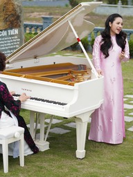 76 tuổi học piano, tự chuẩn bị phần mộ cho mình