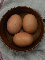 Ngày mới với tin tức sức khỏe: Vì sao chuyên gia khuyên ăn trứng vào mùa hè?
