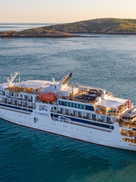 Du khách qua đời sau khi bị du thuyền bỏ rơi trên đảo