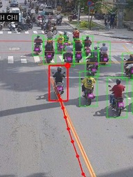 Camera AI phát hiện nhiều người đi sai vạch kẻ đường màu vàng ở trung tâm TP.HCM