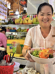 Quán ngon khu chợ Bến Thành: Bún tôm càng 120.000 đồng/tô; bún riêu gánh Việt kiều mê...