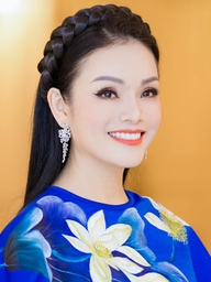 Nữ ca sĩ vừa được phong hàm phó giáo sư ở tuổi 43 là ai?