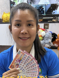 Mua vé số khi dự tiệc sinh nhật: 2 người trúng số độc đắc, nhiều người giải an ủi