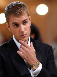 Justin Bieber bị nghi gia nhập giáo phái gây tranh cãi