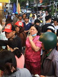 Tiệm vịt quay nổi tiếng TP.HCM đông nghẹt khách tết Đoan Ngọ, 3 giờ sáng mở bán
