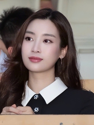 Hoa hậu Đỗ Mỹ Linh mặc thanh lịch đi cổ vũ chồng