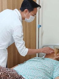 Đang quét nhà thì đau đầu dữ dội, chóng mặt do vỡ túi phình động mạch não