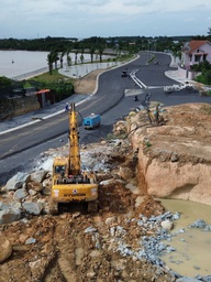 Đường ven sông Đồng Nai 2.000 tỉ đồng: Hết nhà cổ lại đến... tảng đá cản trở