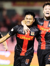 Ninh Bình FC chơi hay hơn tưởng tượng, HAGL thoát thua nhờ nhân tố siêu giỏi
