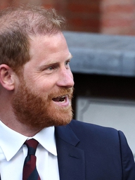 Thật hư vụ Hoàng tử Harry đánh Hoàng tử Andrew