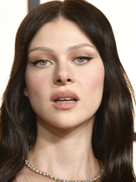 Con dâu nhà Beckham đóng phim ngập cảnh 18+