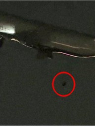 Máy bay rớt bánh lúc cất cánh