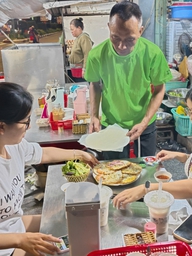 Quán bánh xèo gần 60 năm ở Quy Nhơn, con gái quyết không bỏ nghề của mẹ