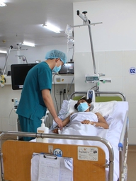 Uống 20 viên Panadol và nước rửa chén, cô gái 19 tuổi nguy kịch